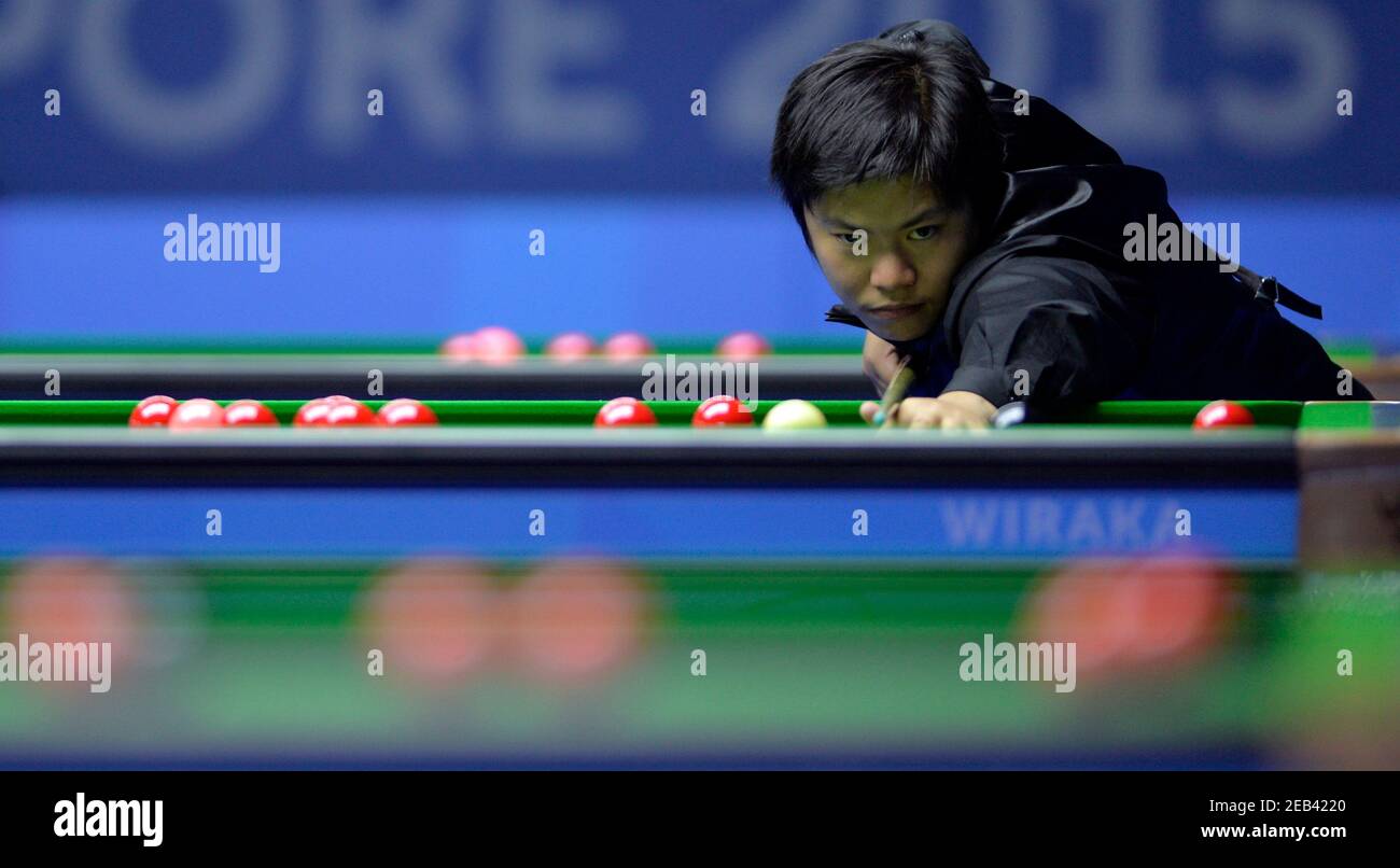 Mens billiards hires stock photography and images Alamy