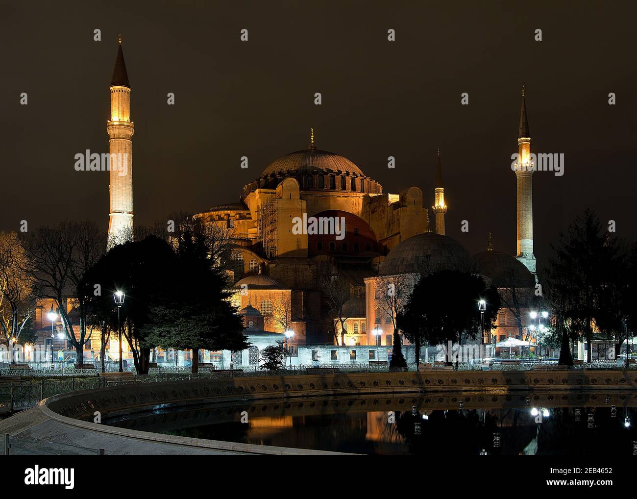 Hagia Sophia in Istanbul at night Stock Photo - Alamy