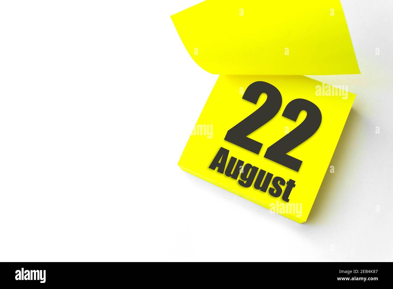 August 22nd. Day 22 of month, Calendar date. Close-Up Blank Yellow paper reminder sticky note on White Background. Summer month, day of the year conce Stock Photo