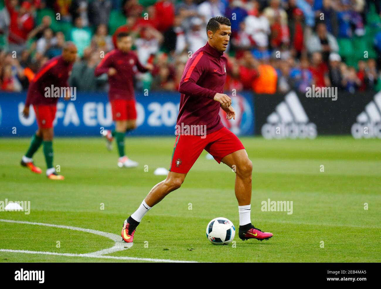 Football Soccer Portugal V Iceland Euro 16 Group F Stade Geoffroy Guichard Saint Etienne France 14 6 16 Portugal S Cristiano Ronaldo Warms Up Before The Game Reuters Kai Pfaffenbach Livepic Stock Photo Alamy