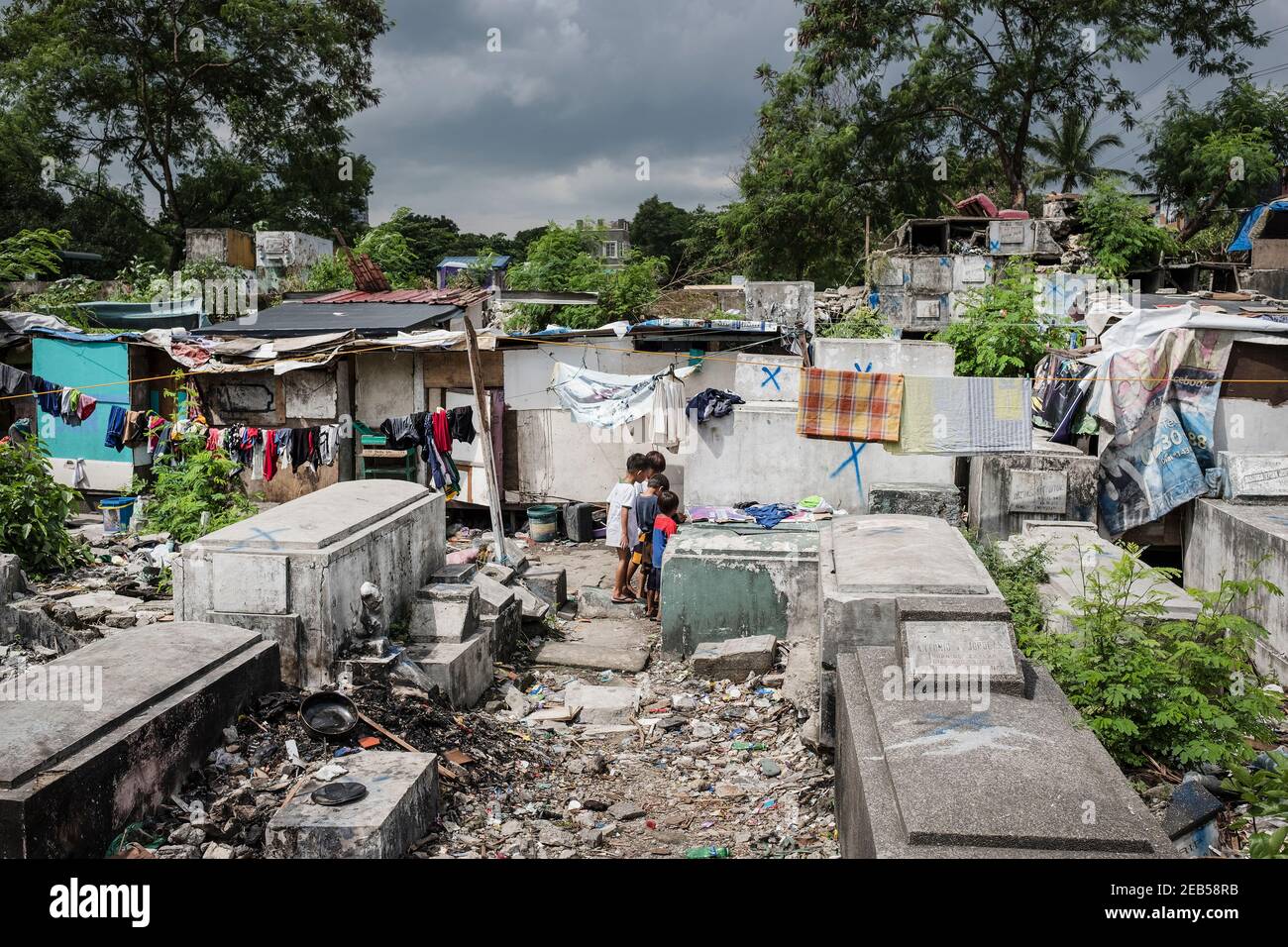 Cemetery, Manila, Philippines, living inside a cemetery, life and death Stock Photo Alamy