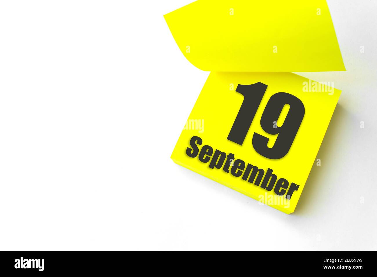 September 19th. Day 19 of month, Calendar date. Close-Up Blank Yellow paper reminder sticky note on White Background. Autumn month, day of the year co Stock Photo