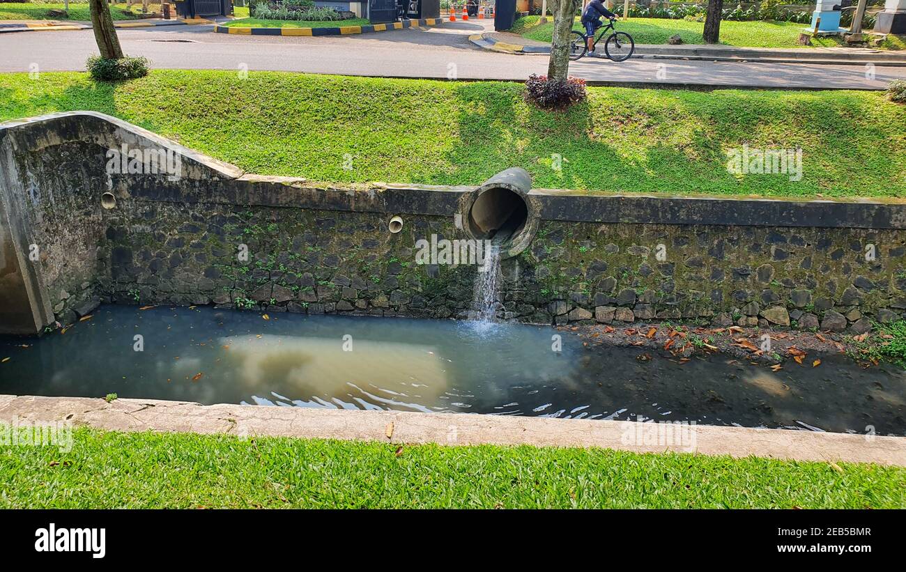 Sewage pollution flowing out of a pipe into a river in Jakarta, Indonesia Stock Photo