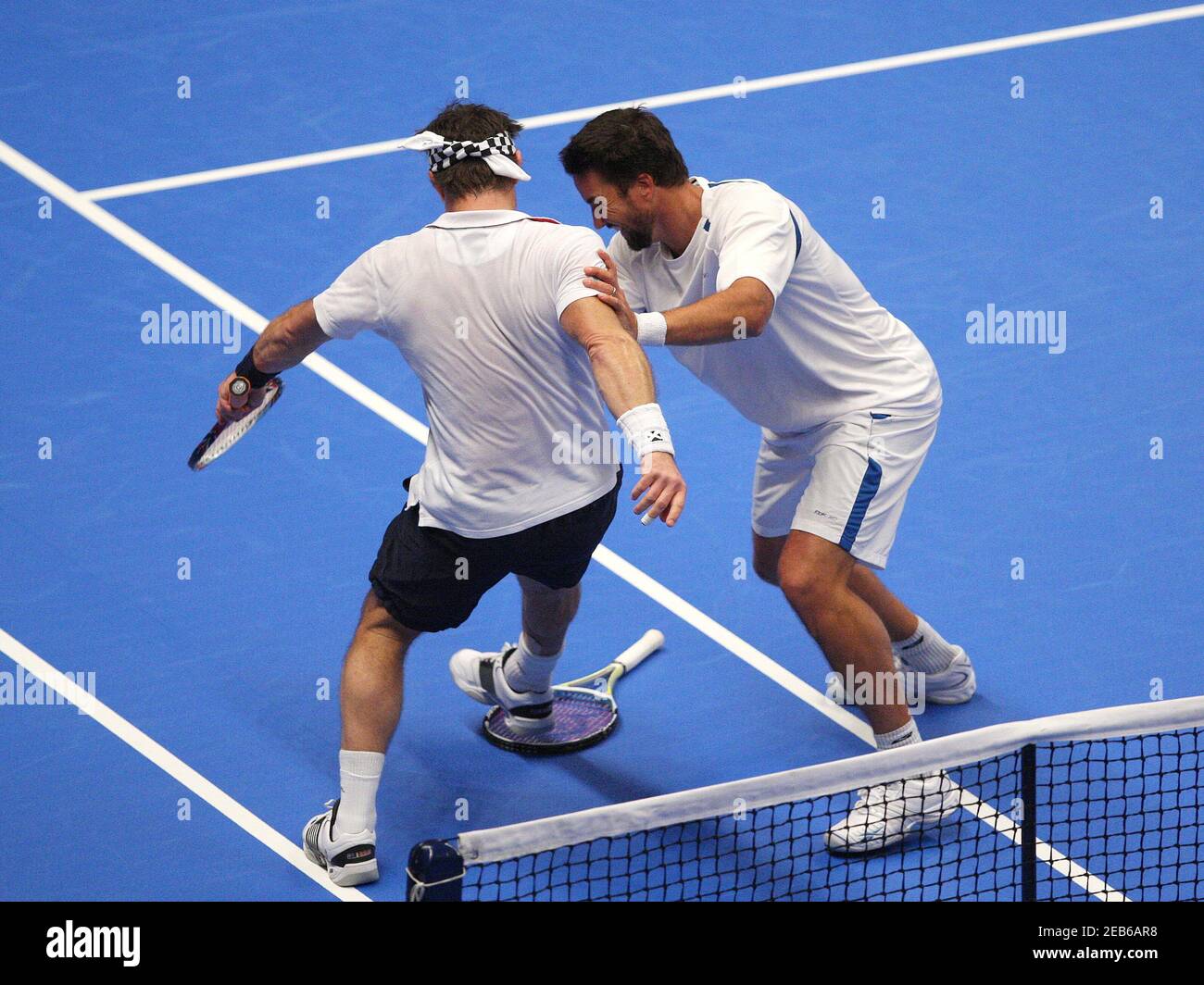Tennis - AEGON Masters - Royal Albert Hall, London - 4/12/09 Australia's  Pat Cash (L) and Pat Rafter (R) during their group stage Mandatory Credit:  Action Images / Matthew Childs Livepic Stock Photo - Alamy