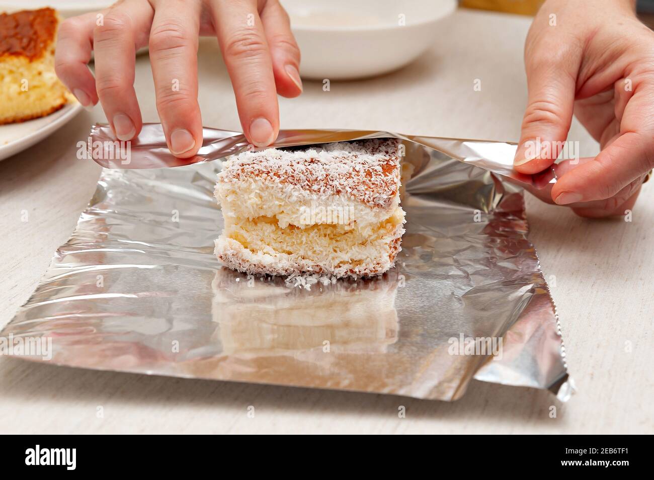 BOLO GELADO is a traditional Brazilian cake - Wrapping the cake with