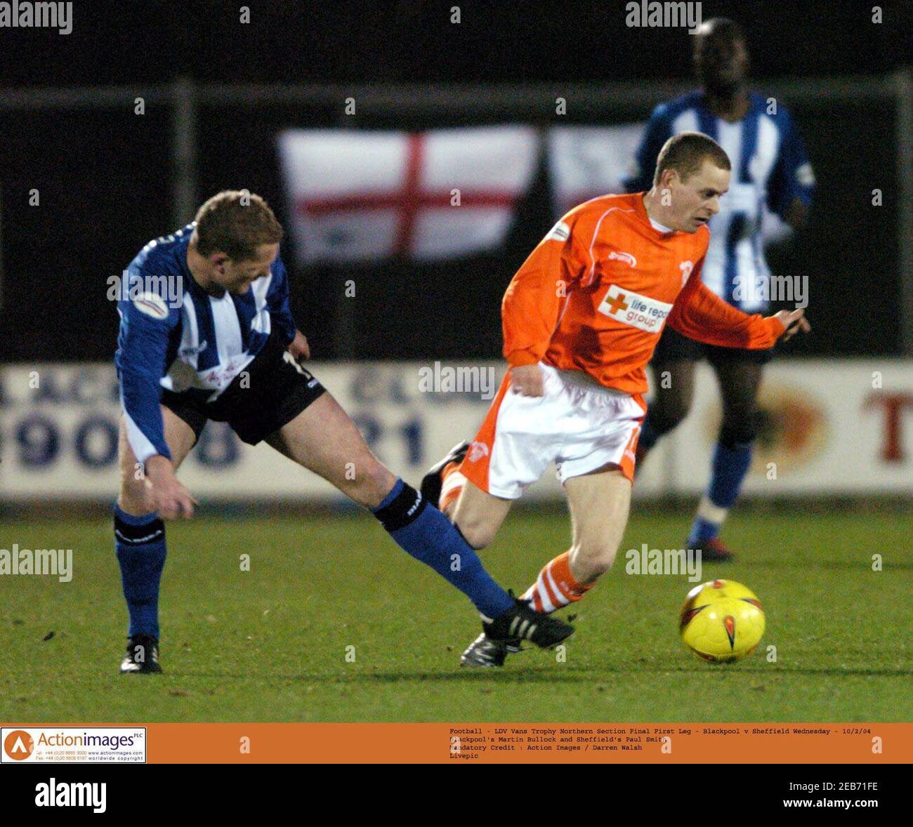 Football - LDV Vans Trophy Northern Section Final First Leg - Blackpool v  Sheffield Wednesday - 10/2/04 Blackpool's Martin Bullock and Sheffield  Wednesday's Paul Smith Mandatory Credit : Action Images / Darren Walsh  Livepic Stock Photo - Alamy