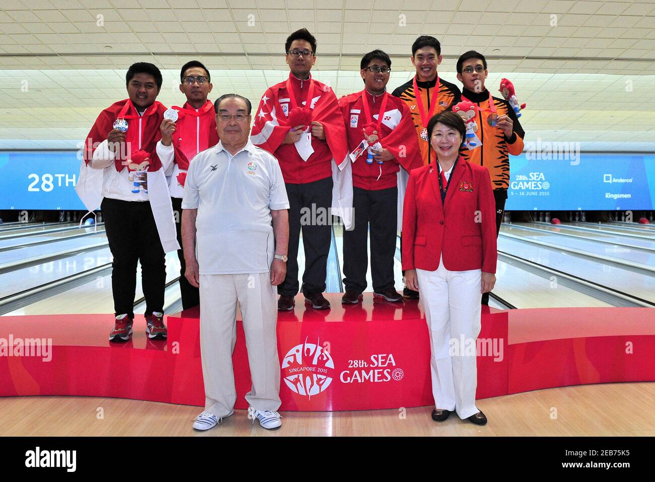 28th Sea Games Singapore 15 Orchid Country Club Singapore 10 6 15 Bowling Men S Doubles Final The Indonesia Singapore And Malaysia Teams Celebrate With Their Medals On The Podium
