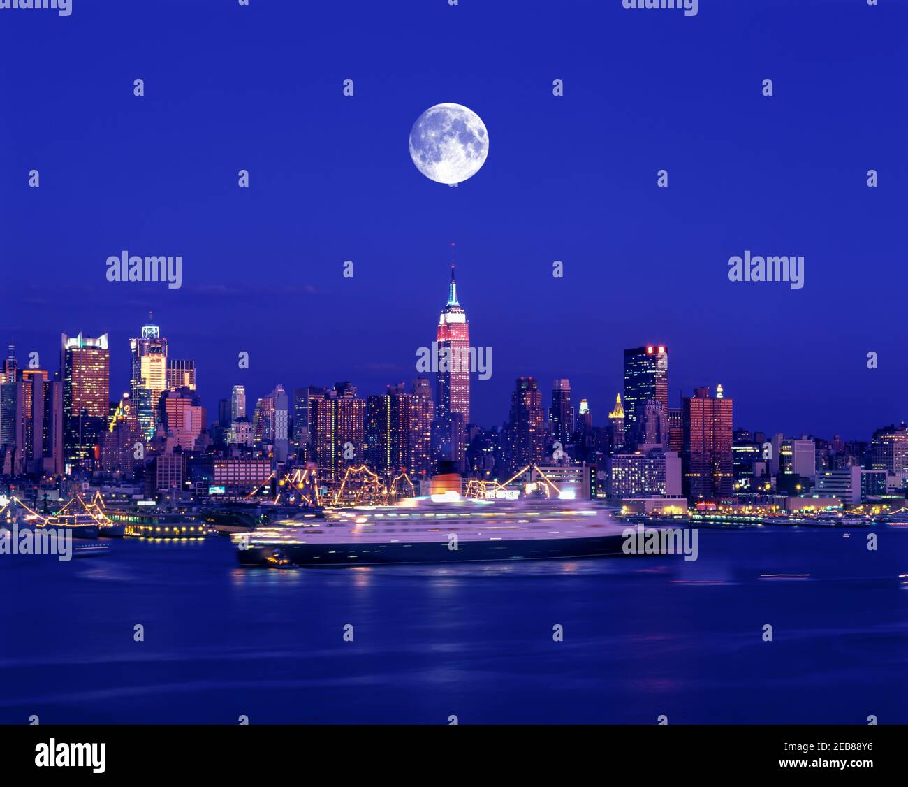 Manhattan skyline 2000 hi-res stock photography and images - Alamy