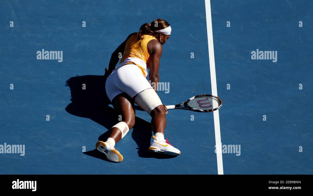 Tennis - Australian Open - Melbourne Park, Australia - 27/1/10 USA's Serena  Williams takes a fall during her quarter final match Mandatory Credit:  Action Images / Jason O'Brien Livepic Stock Photo - Alamy