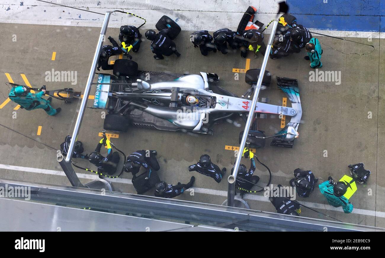 Britain Formula One F1 2017 Mercedes Formula One Car Launch Silverstone 23 2 17 Mercedes Lewis Hamilton Practices A Pit Stop Reuters Alan Baldwin Livepic Editorial Use Only Stock Photo Alamy