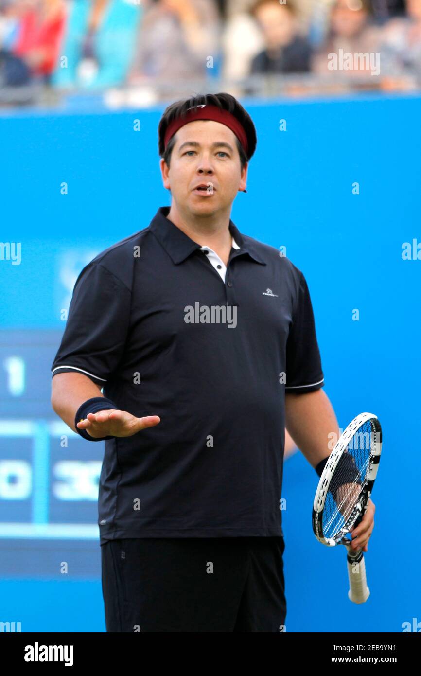 Droogte Armstrong Dapperheid Tennis - Rally Against Cancer - Queen's Club, London - 16/6/13 Michael McIntyre during the Rally Against Cancer Mandatory Credit: Action Images / Jed Leicester Stock Photo - Alamy Droogte Armstrong Dapperheid Tennis - Rally Against Cancer - Queen's Club, London - 16/6/13 Michael McIntyre during the Rally Against Cancer Mandatory Credit: Action Images / Jed Leicester Stock Photo - Alamy