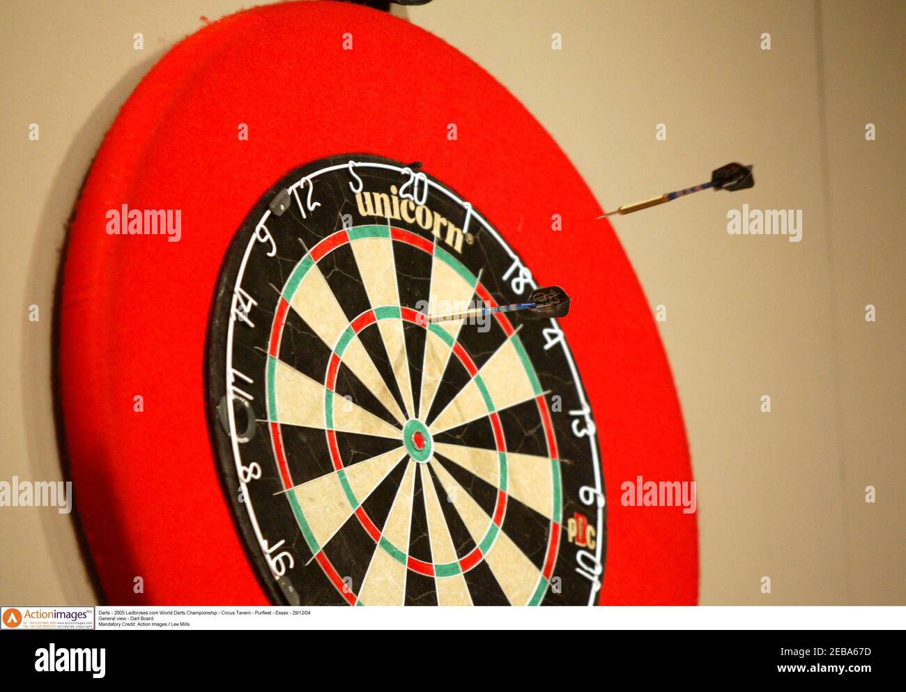 Dart board ladbrokes hi-res stock photography and images - Alamy
