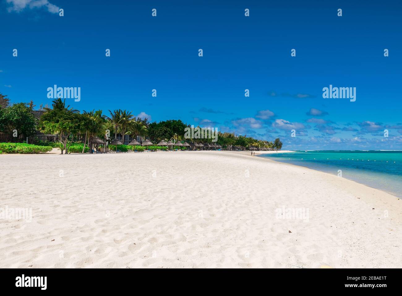 Clear sky island beach hi-res stock photography and images - Alamy