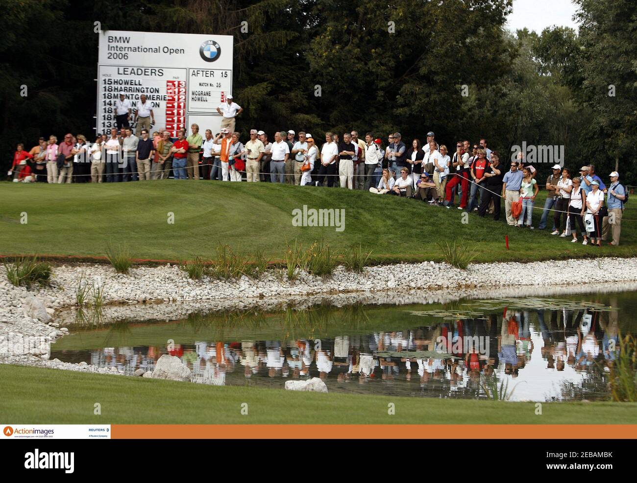 Golf - BMW International Open - Golf Club Munchen Nord Eichenried, Munich,  Germany - 2/9/06 General view of spectators watching the third round action  Mandatory Credit: Action Images / Paul Childs Livepic Stock Photo - Alamy