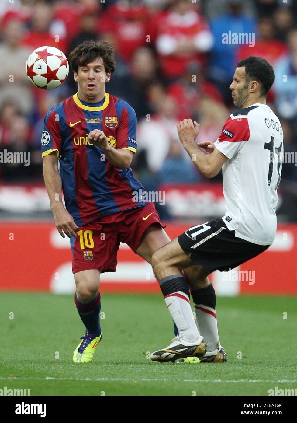 Football - Manchester United v FC Barcelona 2011 UEFA Champions League Final  - Wembley Stadium, London, England - 10/11 - 28/5/11 Barcelona's Lionel  Messi (L) and Manchester United's Ryan Giggs in action
