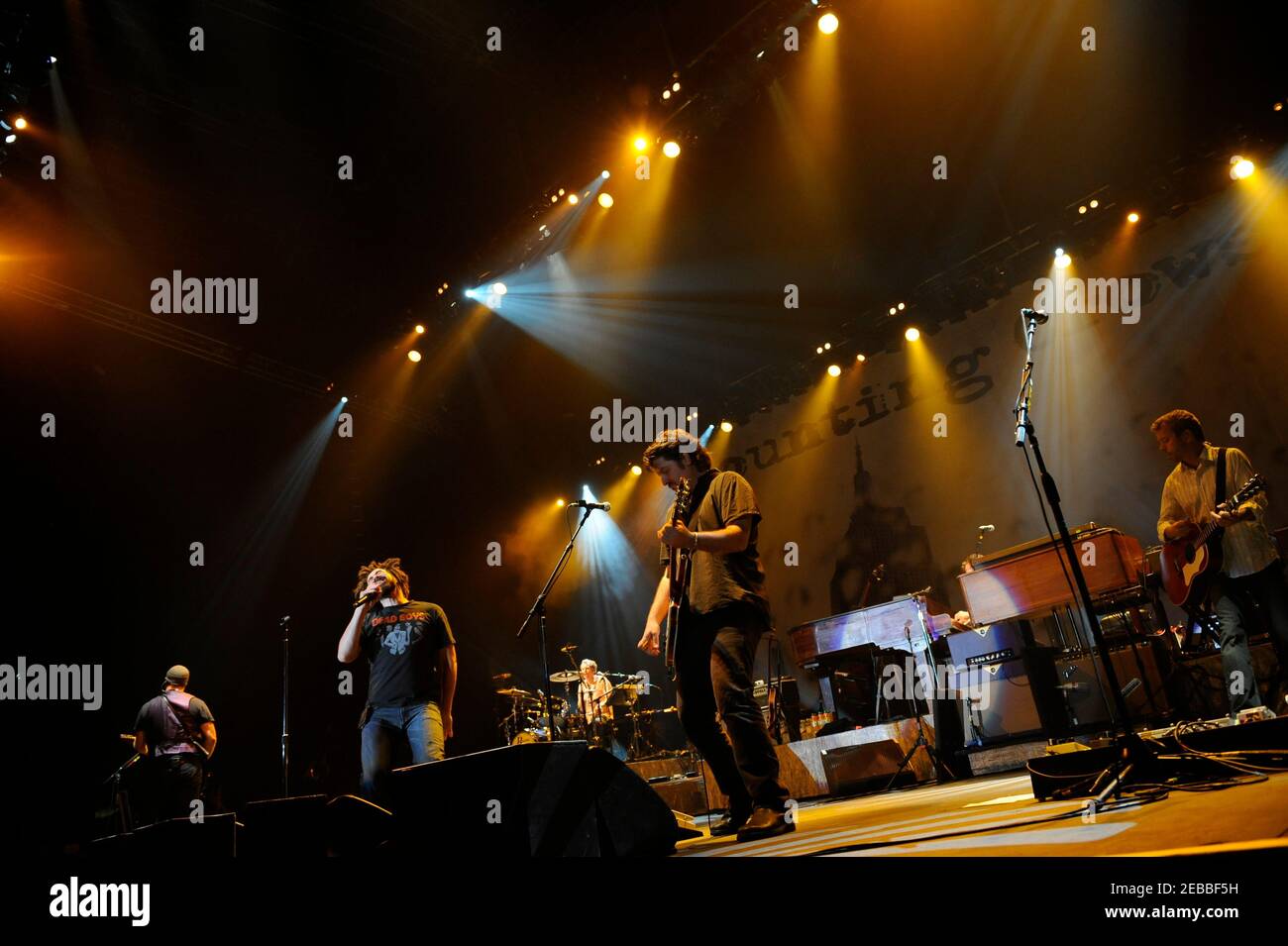 Counting crows performance hi-res stock photography and images - Alamy