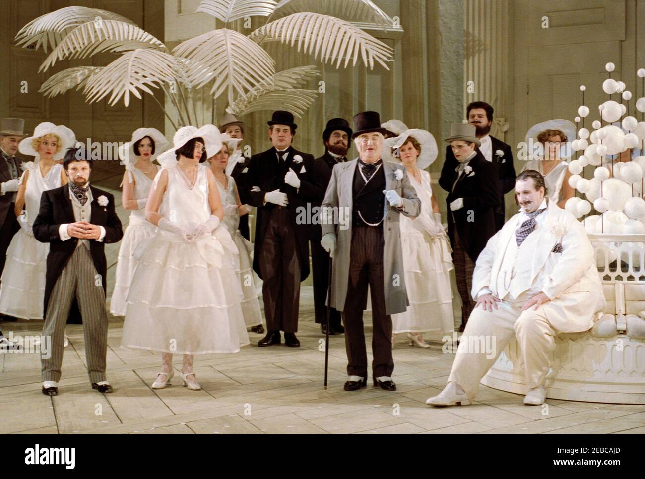 front, l-r: Bill Oddie (Ko-Ko), Jean Rigby (Pitti-Sing), Donald Adams (Pooh-Bah), Richard Angas (The Mikado) in THE MIKADO by Gilbert & Sullivan at English National Opera (ENO), London Coliseum, London WC2  23/11/1988  conductor: John Price-Jones  set design: Stefanos Lazaridis  costumes: Sue Blane  lighting: Davy Cunningham  choreographer: Anthony van Laast  original director: Jonathan Miller Stock Photo