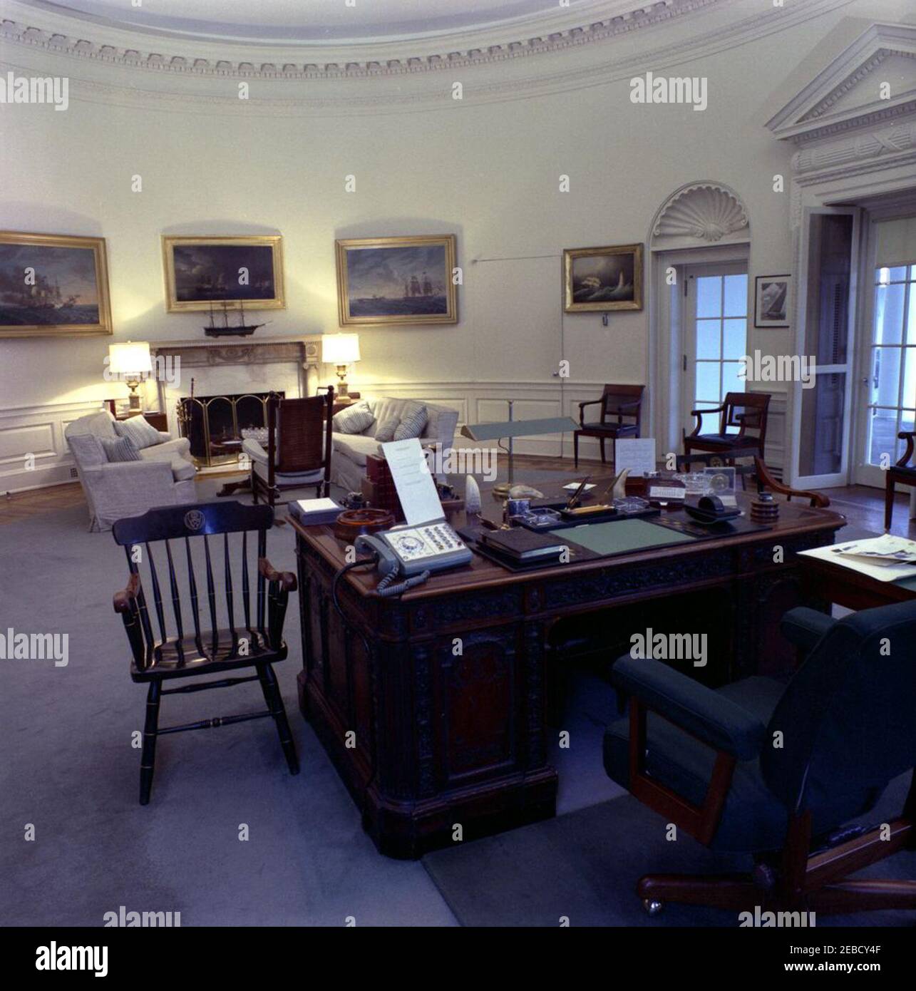 White House Rooms: Oval Office. President John F. Kennedyu0027s desk in ...