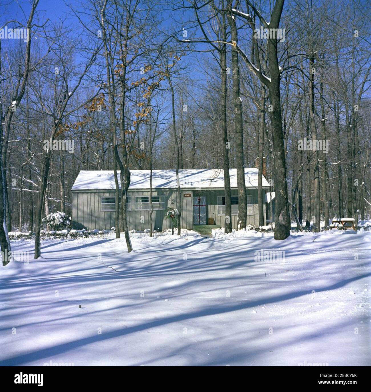 Camp David, views. u201cCedaru201d Cabin at Camp David, Frederick County,  Maryland. Christmas decorations are visible on the front door and on the  lamppost in front of the cabin Stock Photo - Alamy