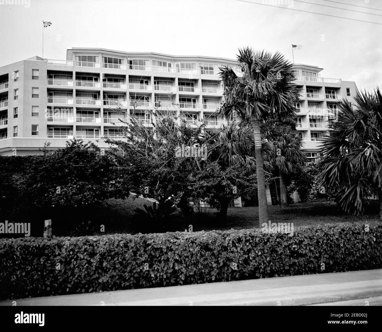 Trip to Bermuda: White House Army Signal Agency (WHASA) communications equipment preparations, personnel, and city views. Exterior of the Bermudiana Hotel in Hamilton, Bermuda, as White House Army Signal Agency (WHASA) staff set up communications equipment for President John F. Kennedyu2019s meetings with Prime Minister Harold Macmillan of Great Britain. [Photograph by Dan Lewis] Stock Photo