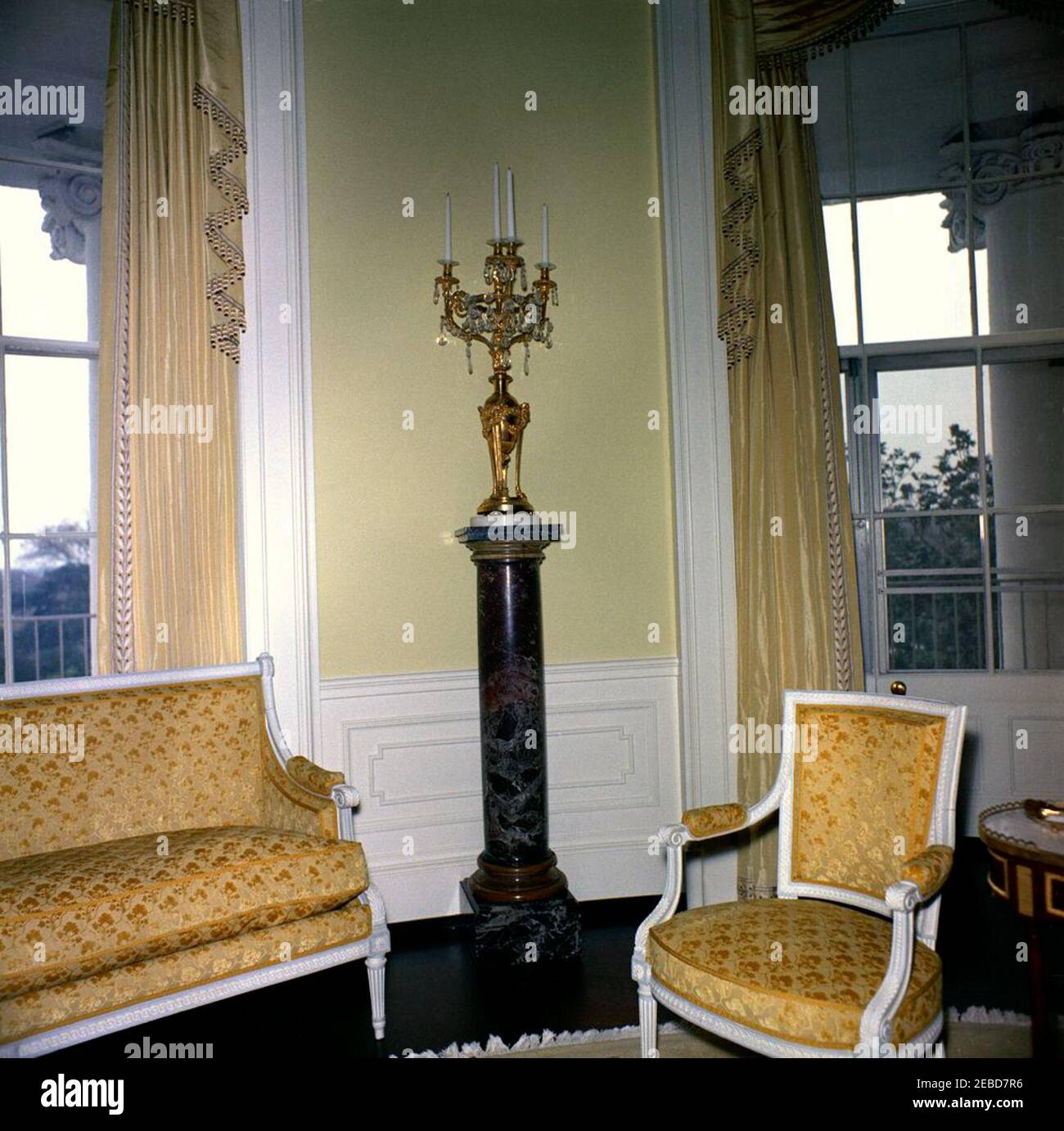 The oval room white house hi-res stock photography and images - Alamy
