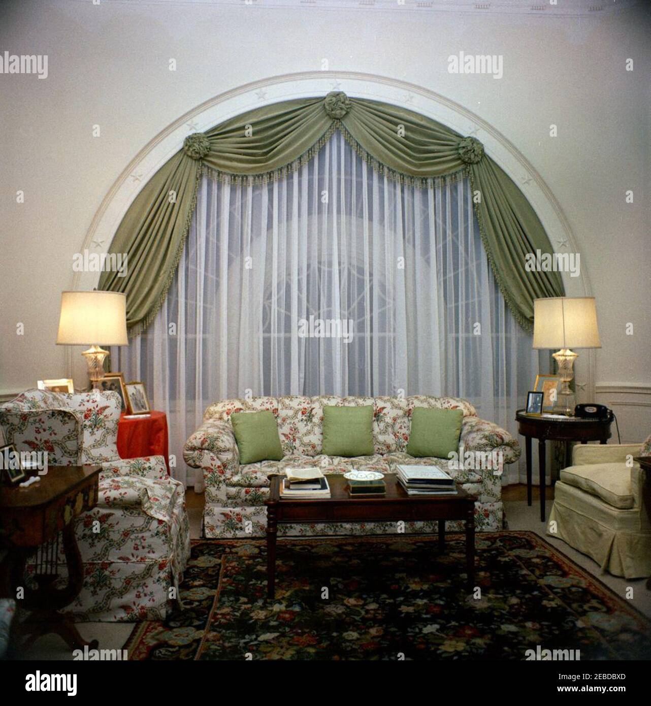 White House Rooms: East, West Sitting Rooms. Sofa and chairs in the West  Sitting Hall, White House, Washington, D.C Stock Photo - Alamy