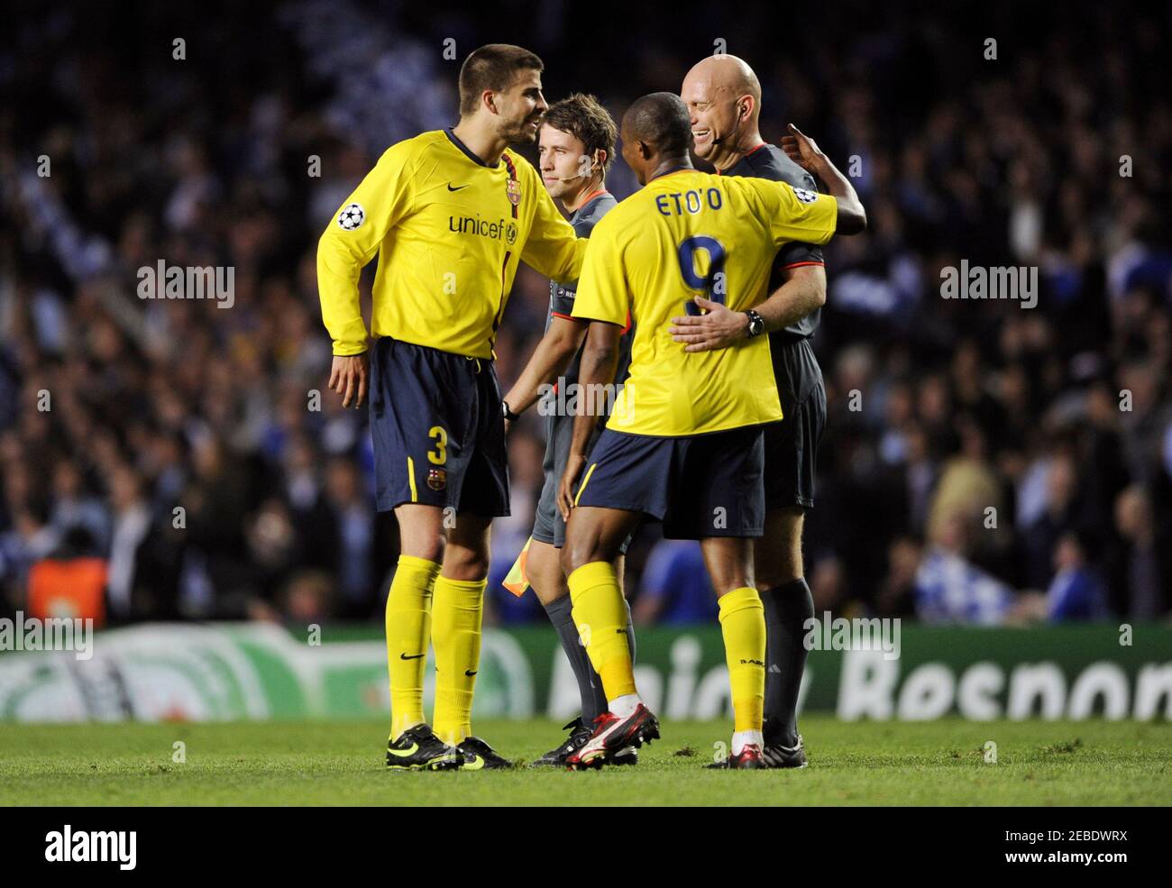 Football Chelsea V Fc Barcelona Uefa Champions League Semi Final Second Leg Stamford Bridge London England 08 09 6 5 09 Gerard Pique L Fc Barcelona And Samuel Eto O