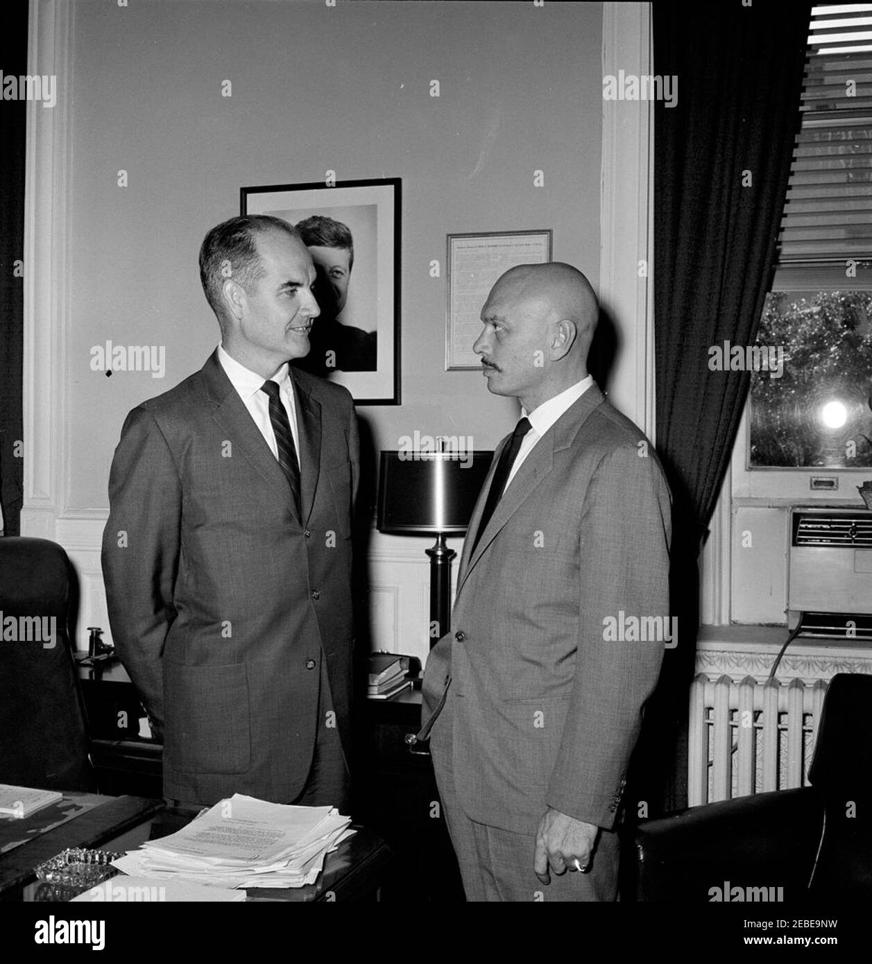 Director of Food for Peace George S. McGovern with Yul Brynner. Director of Food for Peace George McGovern meets with actor Yul Brynner, a member of the American Food for Peace Council, in the Food for Peace Offices, Executive Office Building, Washington, D.C. Stock Photo