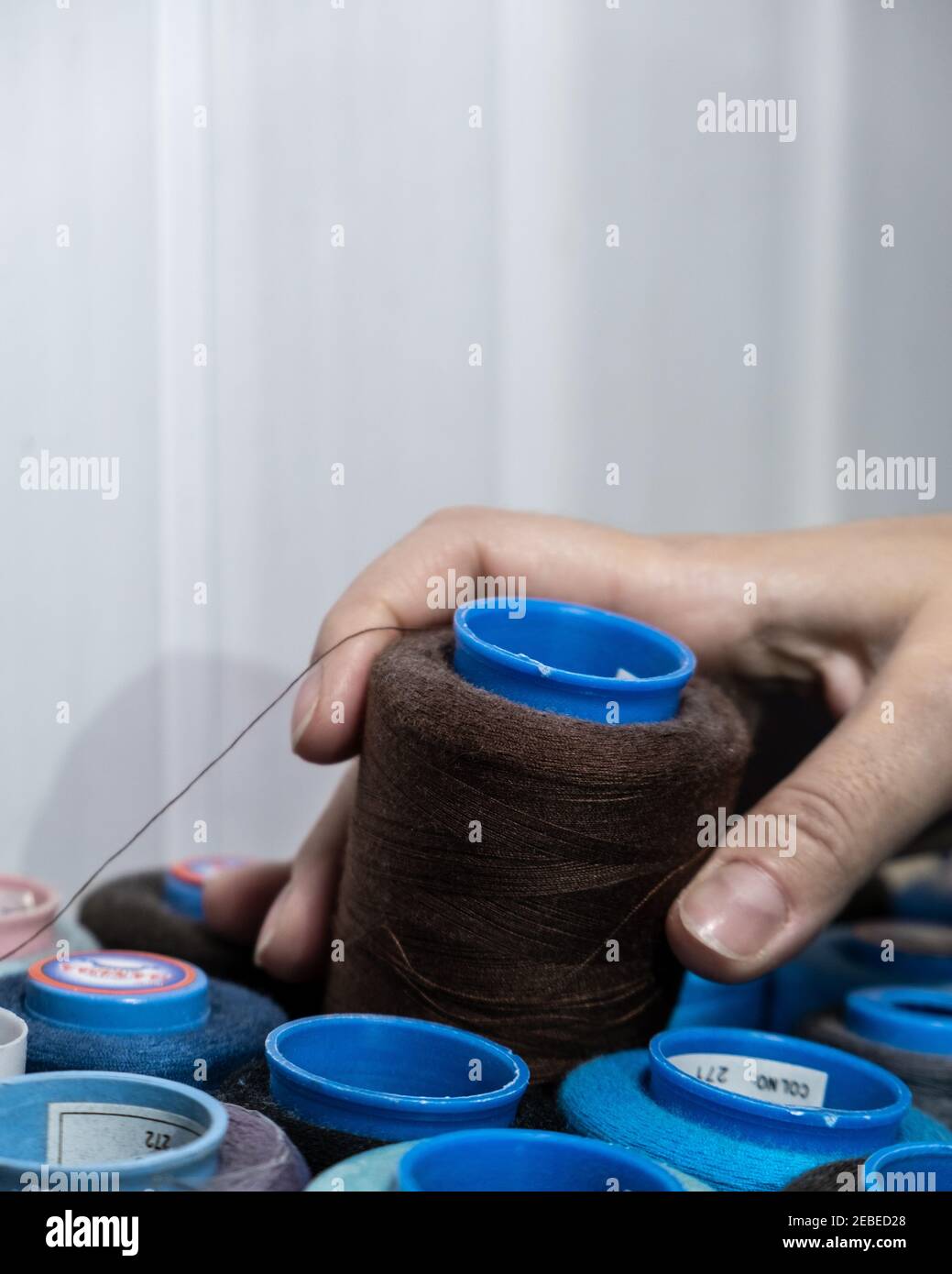 Thread photos hi-res stock photography and images - Alamy
