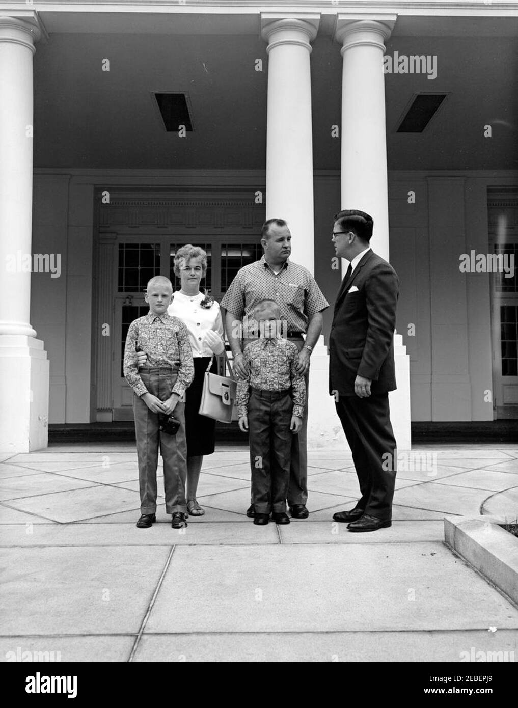 Presidential Assistant John J. McNally with James Egan family, guests of Rep. Charles Samuel Joelson (New Jersey). Presidential Assistant John J. u201cJacku201d McNally (far right) with James Egan and his family, guests of Congressman Charles Samuel Joelson (New Jersey). East Wing Entrance, White House, Washington, D.C. Stock Photo