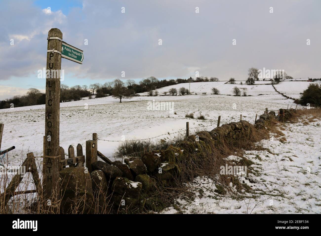 Public footpath to Elton from Cliff Lane in the Derbyshire Peak District Stock Photo