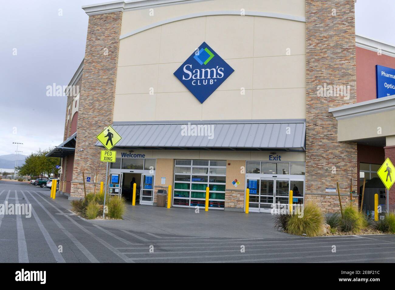 Las Vegas NV, USA. 12th Feb, 2021. Sam's Club and Walmart to start  distribution of covid-19 vaccines in Las Vegas, NV on February 12, 2021.  Credit: Dee Cee Carter/Media Punch/Alamy Live News