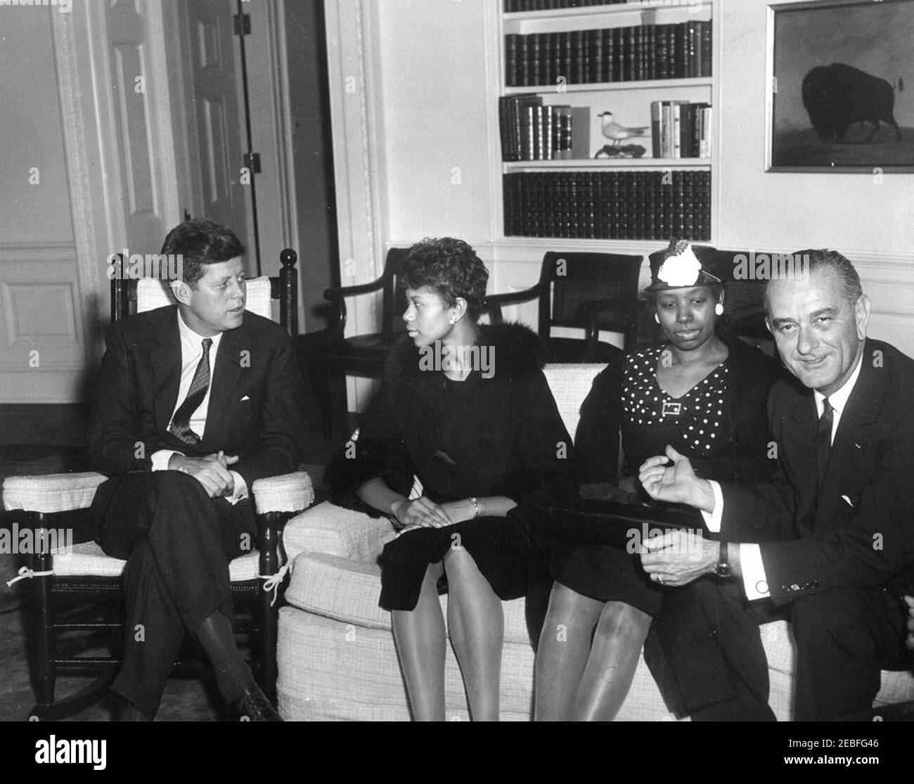 Visit of Wilma Rudolph, three-time Olympic Gold Medalist, 4:44PM. John F. Kennedy and Vice President Lyndon B. Johnson meet with Olympic track and field gold medalist Wilma Rudolph in the Oval Office, White House, Washington, D.C. (L-R) President Kennedy; Wilma Rudolph; Rudolphu2019s mother Blanche Rudolph; Vice President Johnson. Stock Photo