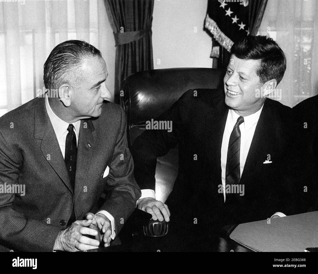 Линдон джонсон фото. Линдон джонсон и кеннеди. Линдон джонсон и кеннеди. Линдон джонсон. Lyndon johnson 1966.