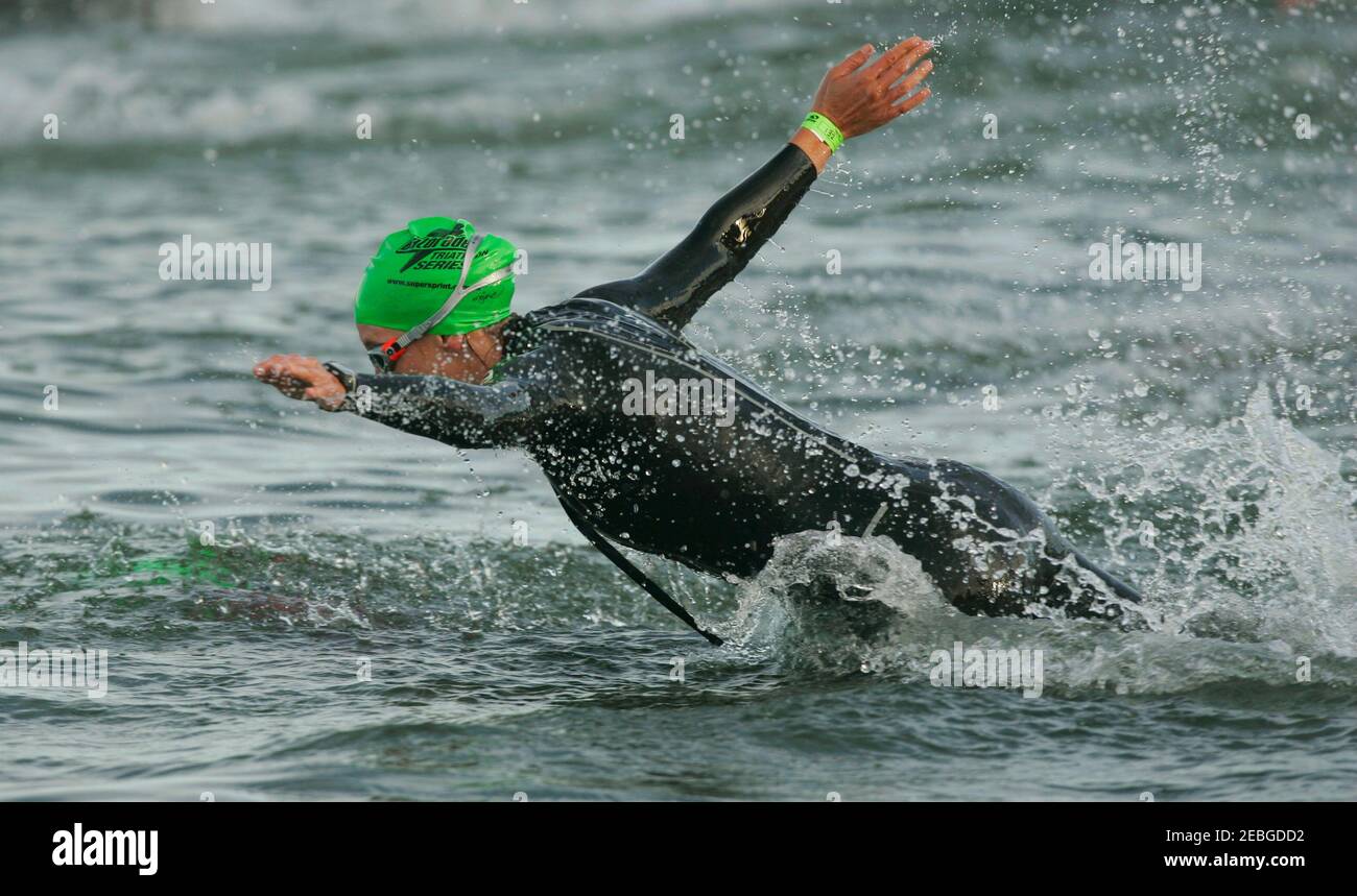 General Sport - Brooks - Gatorade Triathlon Series Race 6 - St Kilda -  Victoria - Australia - 30/3/08 General View / Triathlon Mandatory Credit:  Action Images / Brandon Malone Stock Photo - Alamy