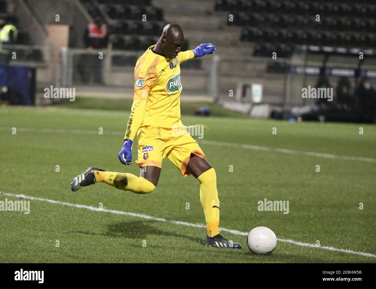 Goalkeeper of Rennes Alfred Gomis during the French Cup, round of 64 football match between SCO Angers and Stade Rennais (Rennes) on February 11, 2021 at Stade Raymond Kopa in Angers, France - Photo Jean Catuffe/DPPI/LiveMedia/Sipa USA Credit: Sipa USA/Alamy Live News Stock Photo