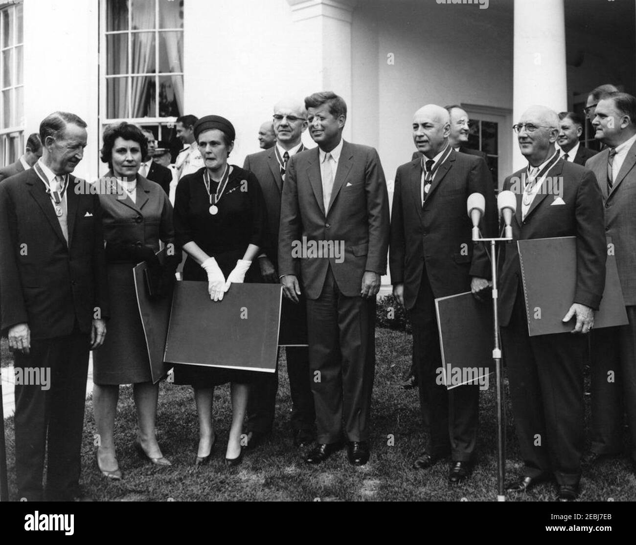 presentation-of-the-presidentu2019s-distinguished-civilian-service