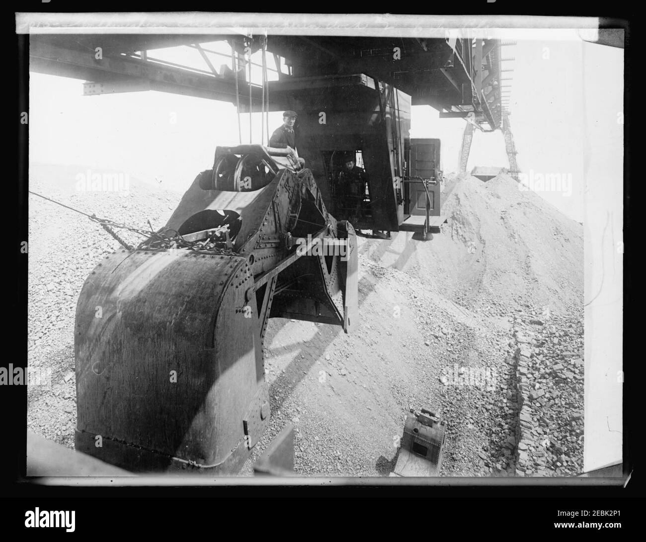 6 ton hires stock photography and images Alamy