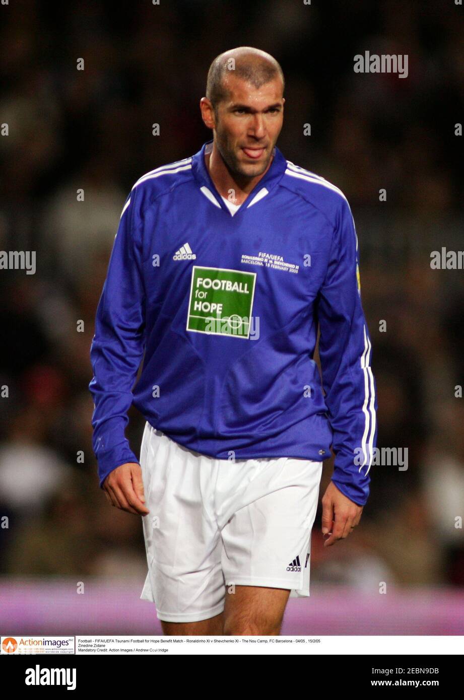 Football Fifa Uefa Tsunami Football For Hope Benefit Match Ronaldinho Xi V Shevchenko Xi The Nou Camp Fc Barcelona 04 05 15 2 05 Zinedine Zidane Mandatory Credit Action Images Andrew Couldridge Stock Photo Alamy