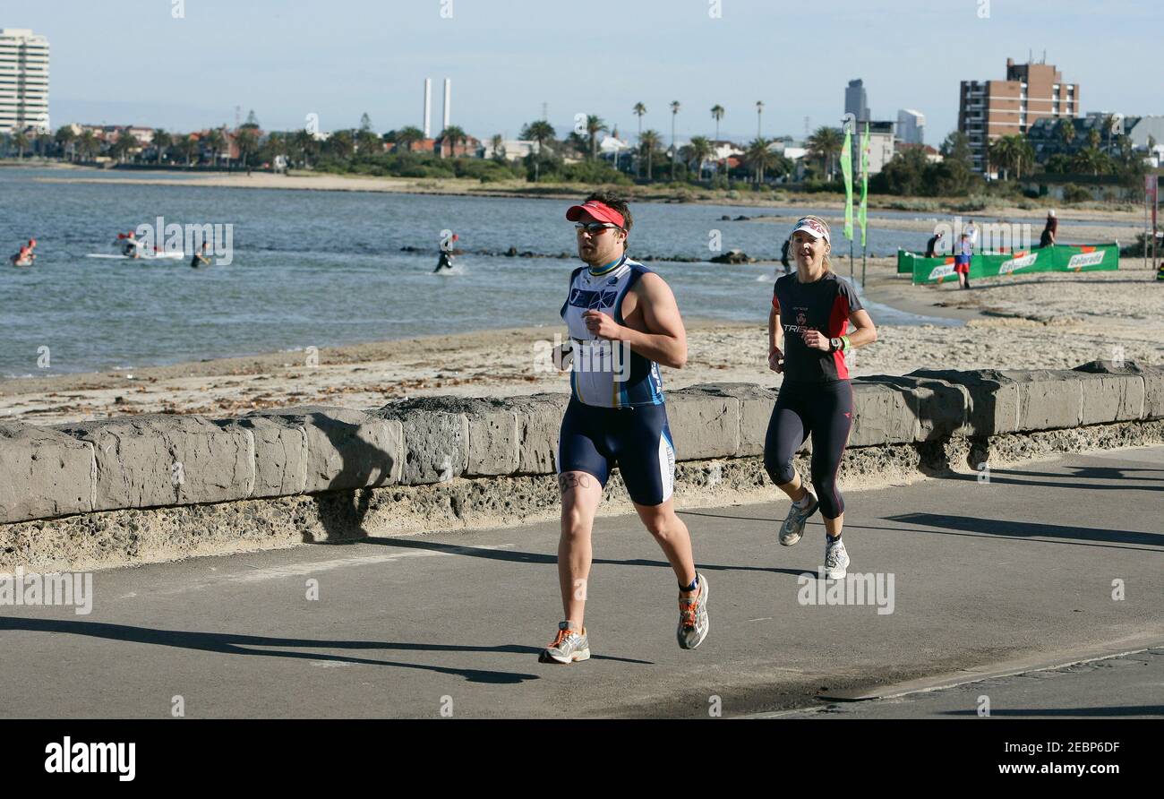 General Sport - Brooks - Gatorade Triathlon Series Race 6 - St Kilda,  Victoria, Australia - 30/3/08 A female triathlete before the competition  Mandatory Credit: Action Images / Brandon Malone Livepic Stock Photo - Alamy