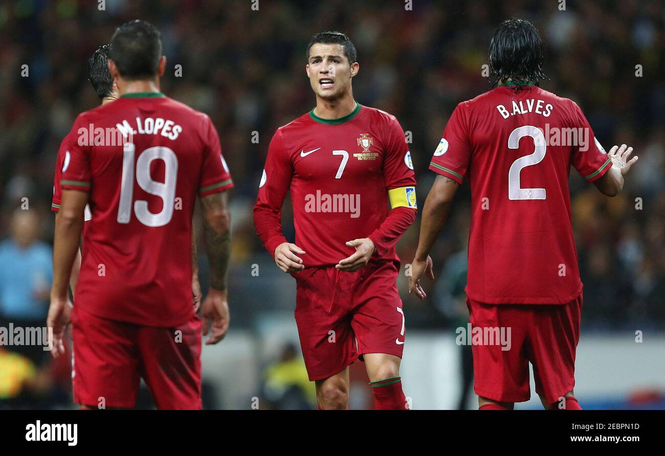 Football - Portugal v Northern Ireland 2014 World Cup Qualifying European Zone - Group F - Dragao Stadium, Porto, Portugal  - 16/10/12  Portugal's Cristiano Ronaldo (C) speaks with Miguel Lopes (L) and Bruno Alves during the game  Mandatory Credit: Action Images / Peter Cziborra  Livepic Stock Photo
