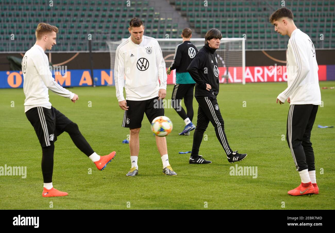Soccer Football - International Friendly - Germany Training - Volkswagen  Arena, Wolfsburg, Germany - March 19, 2019 Germany coach Joachim Loew with  Marco Reus and Niklas Sule during training REUTERS/Fabian Bimmer Stock  Photo - Alamy