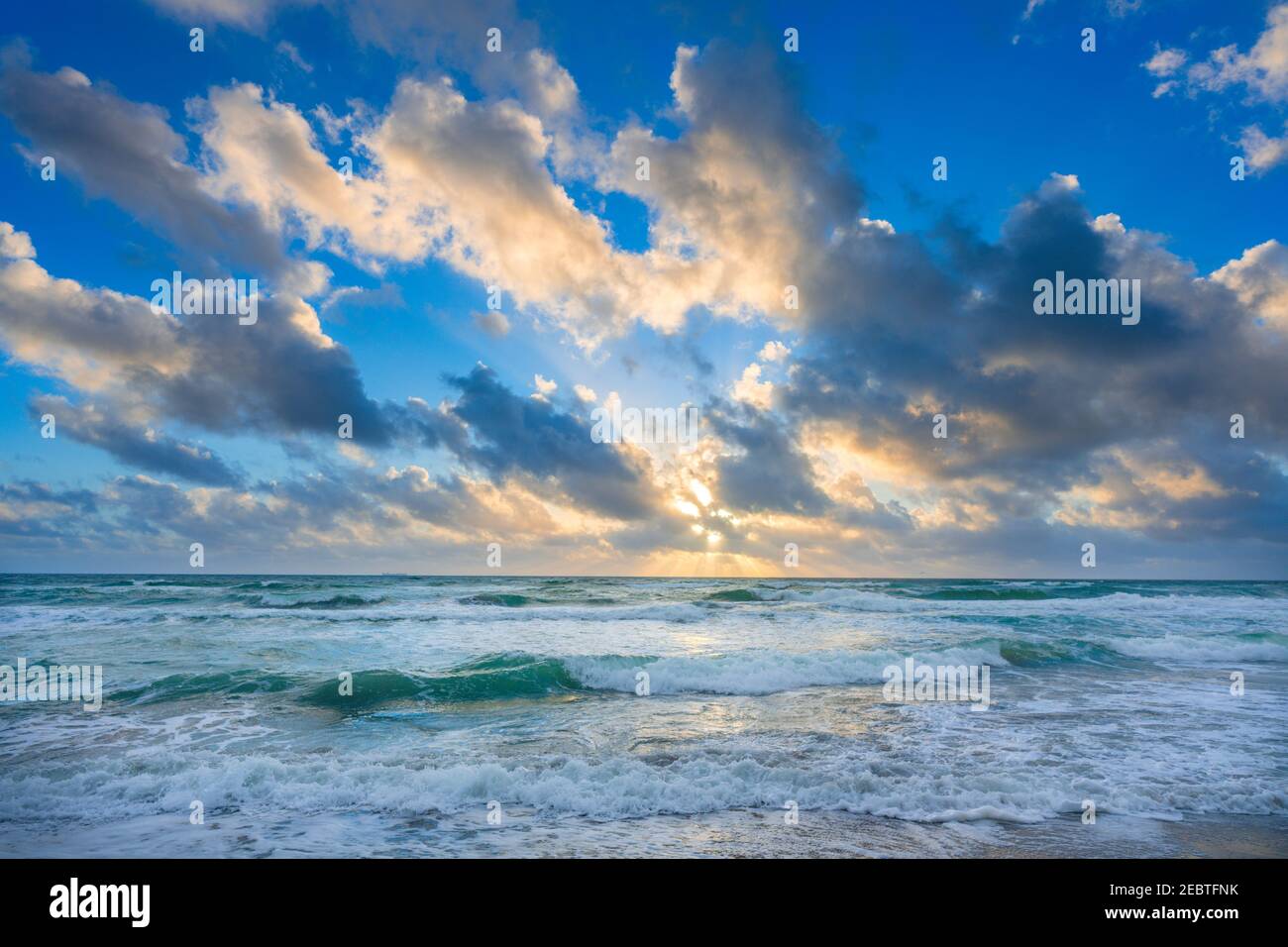 Sea sunrise over beach dramatic hi-res stock photography and images - Alamy