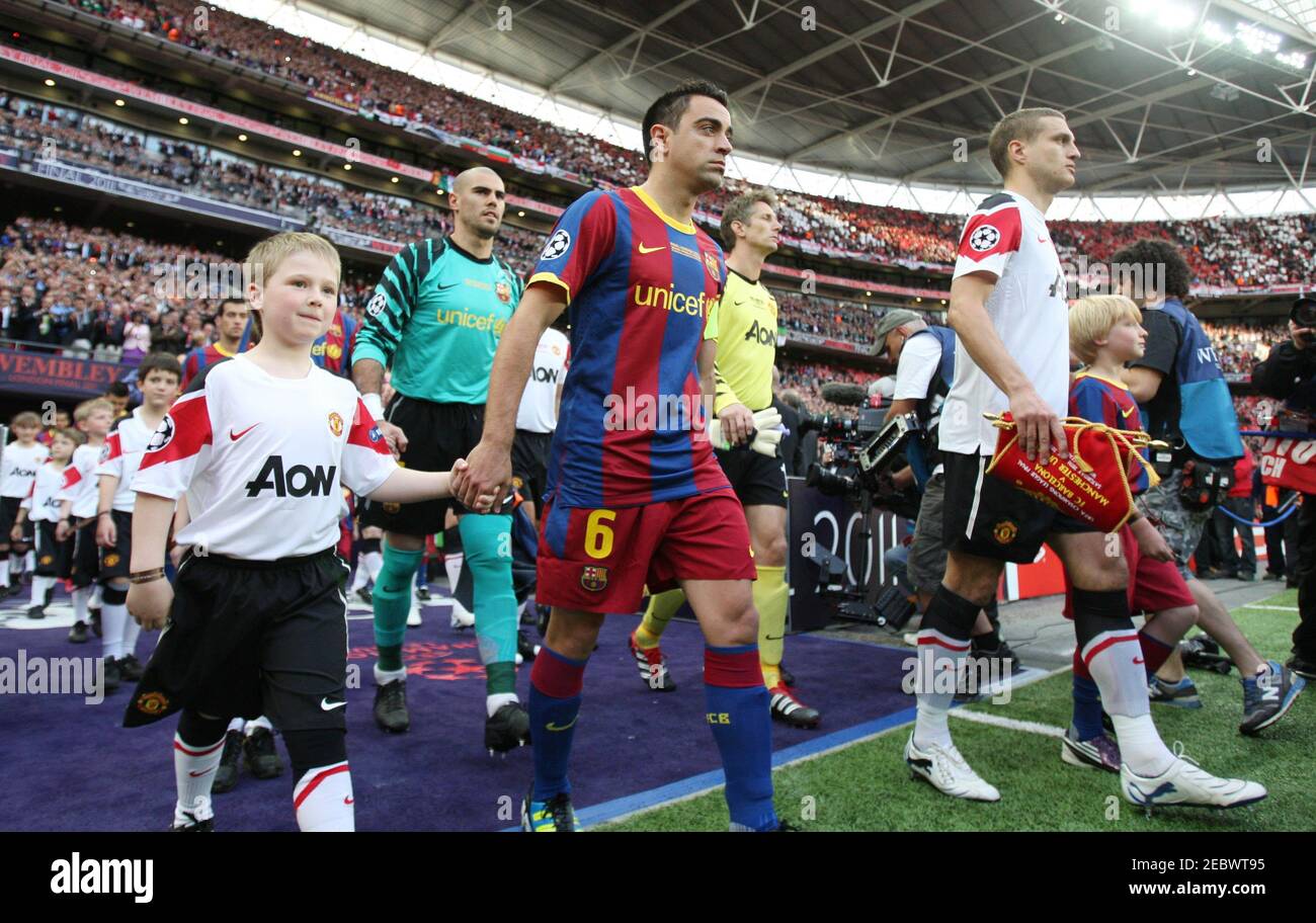 Football - Manchester United v FC Barcelona 2011 UEFA Champions League Final  - Wembley Stadium, London, England - 10/11 - 28/5/11 Manchester United's  Nemanja Vidic and Barcelona's Xavi walk out onto the