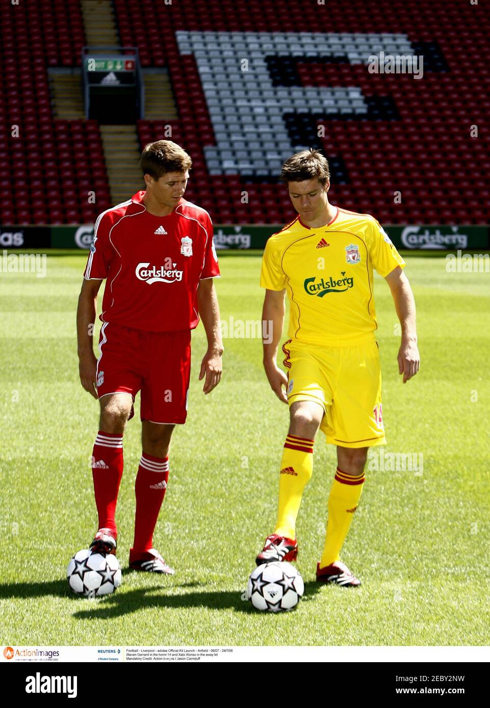 Football - Liverpool - adidas Official Kit Launch - Anfield - 06/07 -  24/7/06 Steven Gerrard in the home kit and Xabi Alonso in the away kit  Mandatory Credit: Action Images / Jason Cairnduff Stock Photo - Alamy