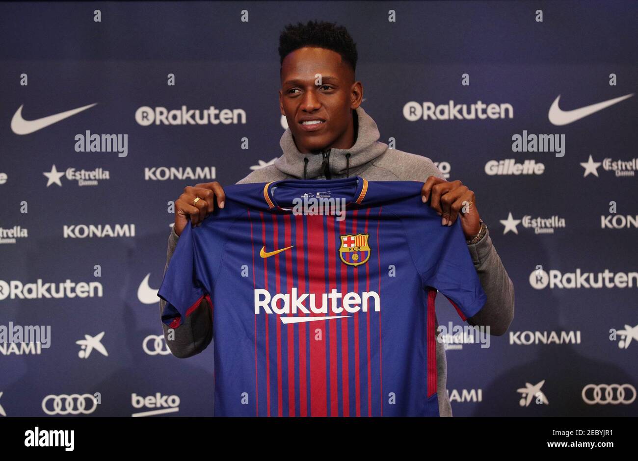 Soccer Football - Yerry Mina News Conference - Auditorium 1899, Barcelona,  Spain - January 13, 2018 FC Barcelona's new signing Yerry Mina poses with  the club shirt REUTERS/Albert Gea Stock Photo - Alamy