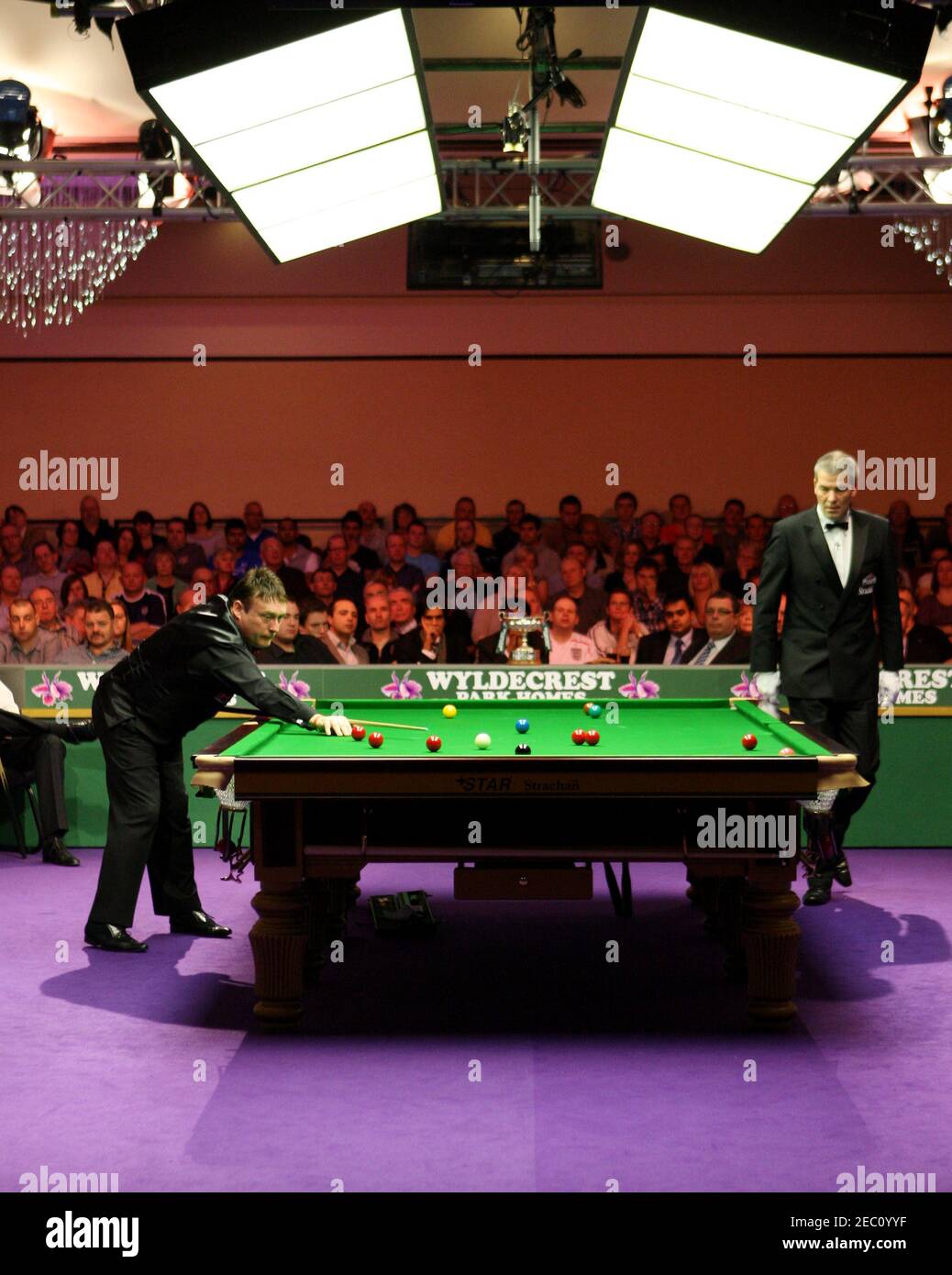 Snooker - World Seniors Snooker Championship - Cedar Court Hotel, Bradford  - 7/11/10 General View of Jimmy White as referee Jan Verhaas looks on  Mandatory Credit: Action Images / Steven Paston Stock Photo - Alamy