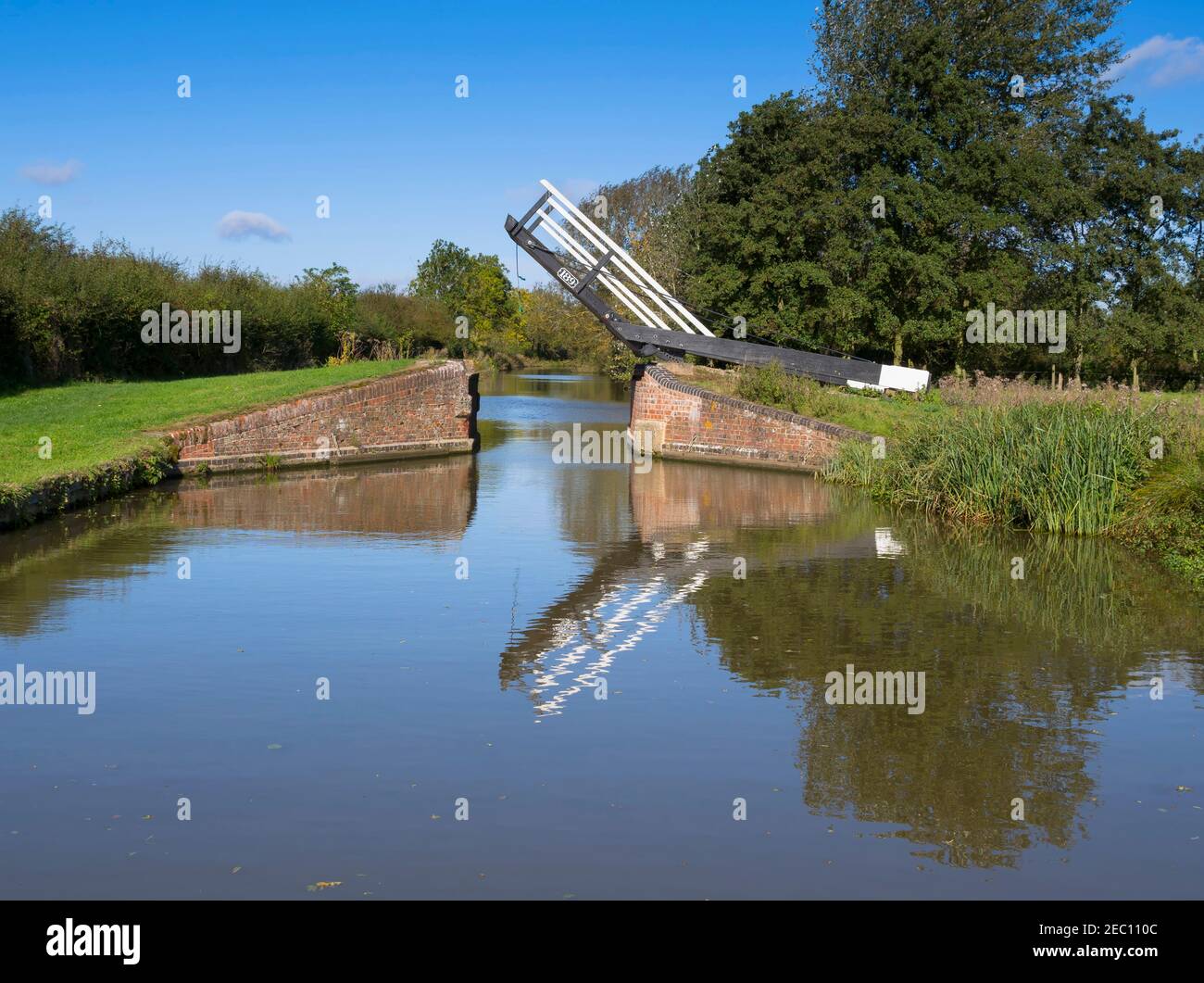 Belchers Lift Bridge near Aynho Wharf, Oxford Union Canal, Oxfordshire Stock Photo