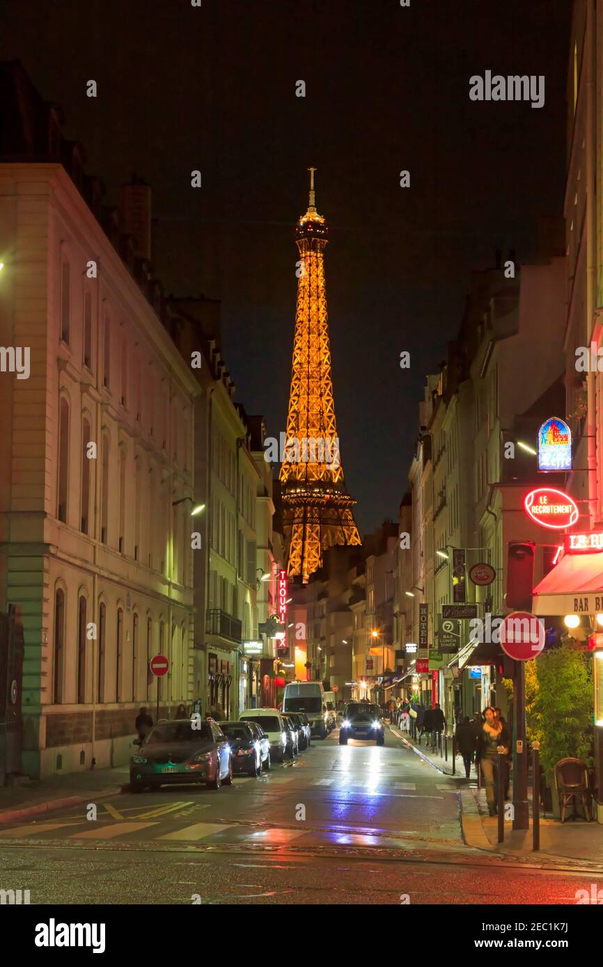 Paris street night busy hi-res stock photography and images - Alamy