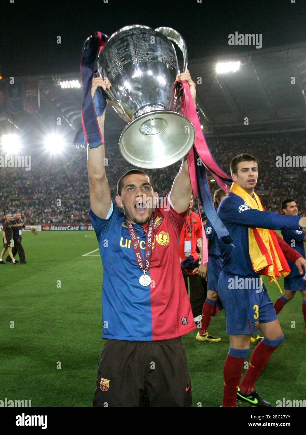 Football - Manchester United v FC Barcelona - 2009 Champions League Final -  Olympic Stadium, Rome, Italy - 08/09 - 27/5/09 FC Barcelona's Daniel Alves  celebrates victory with the trophy Mandatory Credit: Action Images / Lee  Smith Stock Photo - Alamy